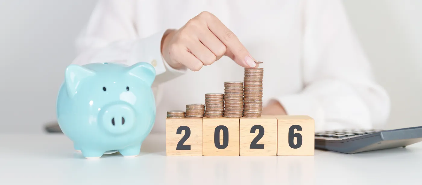 Waloryzacja emerytur i rent w 2026 roku. Oto prognozowany wskaźnik oraz stawki brutto i netto. Ile ZUS wypłaci "na rękę"? Sprawdź!