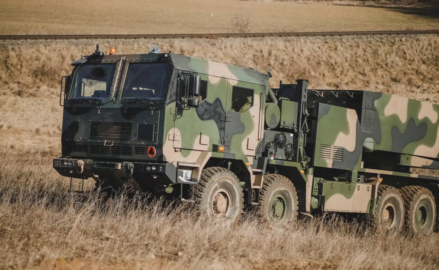 Jelcz z napędem 8x8 uzbrojony w wyrzutnię Homar-K, czyli koreańską K239 Chunmoo