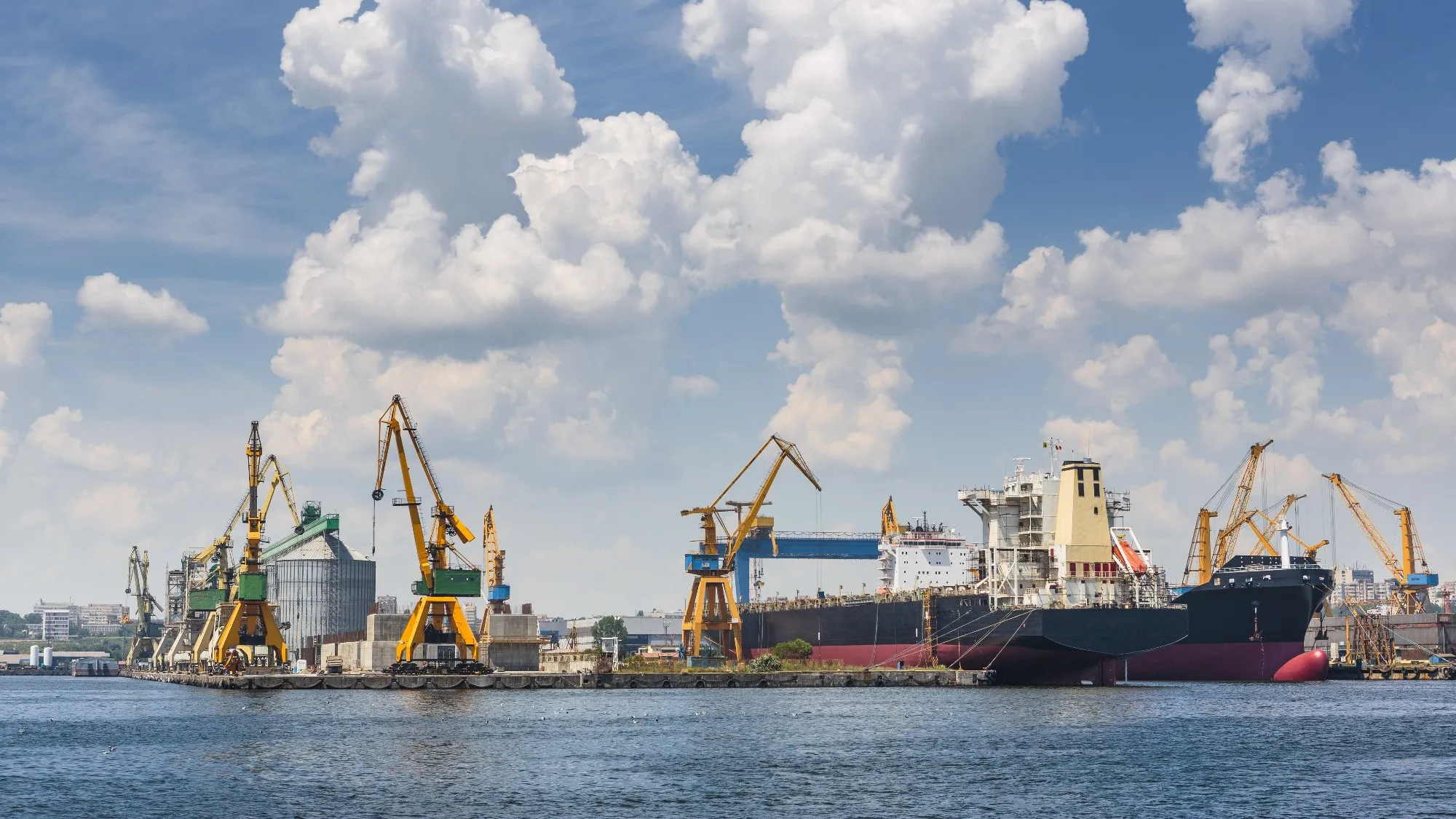 Eksplozja drona morskiego w Rumunii. Ewakuowano port i wybrzeże po wybuchu