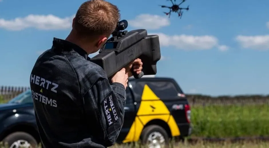 System Hawk pozwala neutralizować drony zagrażające infrastrukturze krytycznej.