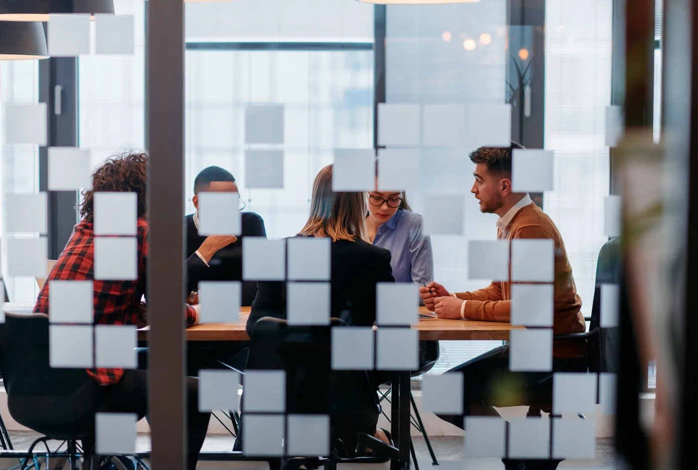 Długie weekendy i dni wolne w 2025 roku. Zobacz, kiedy warto wziąć urlop