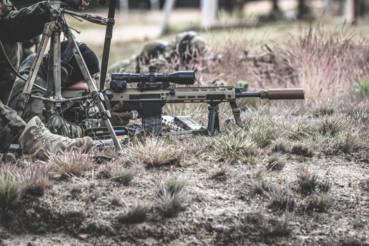Niezwykła broń w rękach spadochroniarzy. To karabin wyborowy GROT 762N