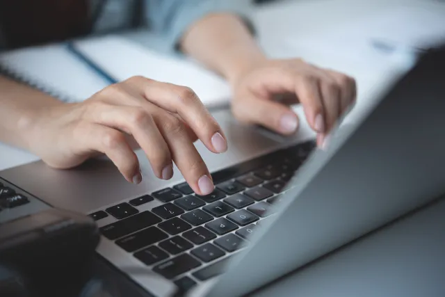 „Cyfrowy uczeń”: Do szkół trafi 735 tys. laptopów. Wsparcie dla samorządów na zakup sprzętu komputerowego