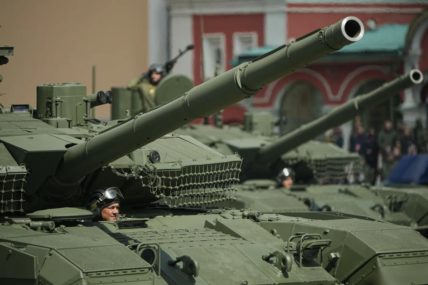 Rosjanie szykują się do krwawej szarży. 100 tys. żołnierzy i wagony pełne czołgów