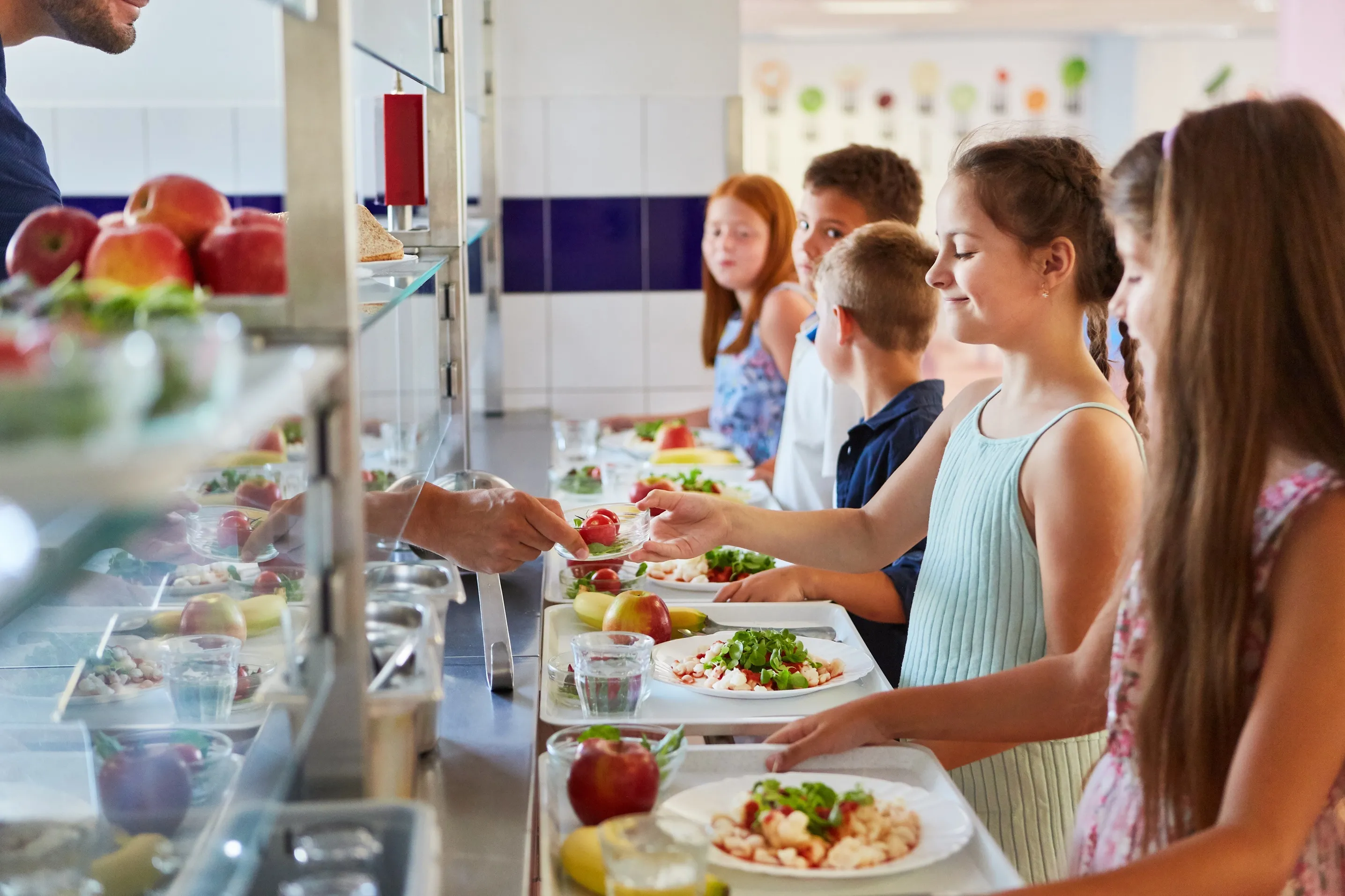 Szkolne obiady po wakacjach już nie będą takie same. Resort zdrowia zmienia zasady