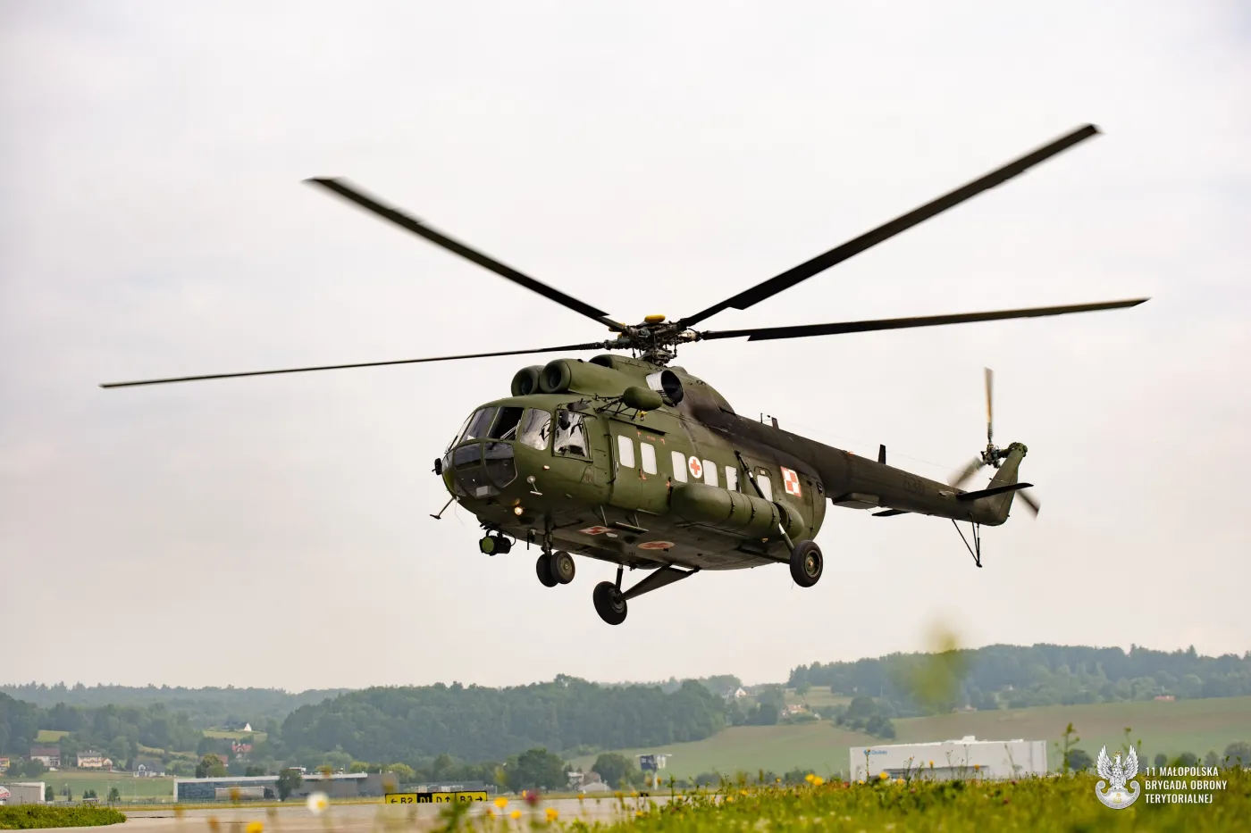 Śmigłowiec Mi-8 z 3 Grupy Poszukiwawczo-Ratowniczej w trakcie ćwiczeń z 8MBOT.