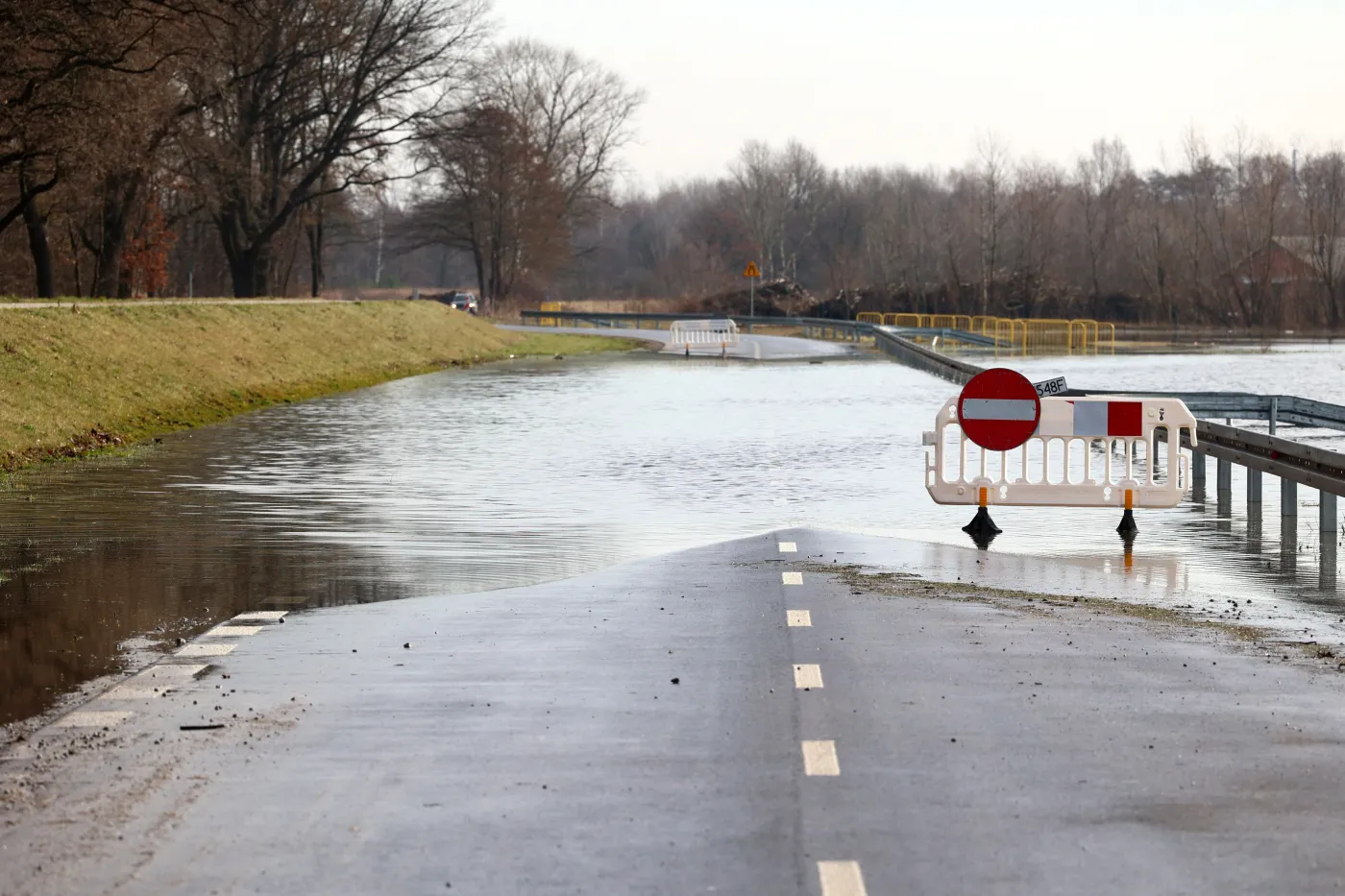 NFOŚiGW uruchamia nabór wniosków na inwestycje wodne. Ochrona przed powodzią i suszą