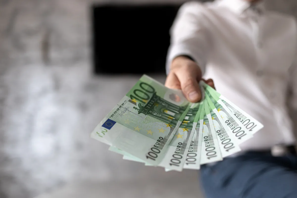 Kredyt gotówkowy krok po kroku. Wszystko, co musisz wiedzieć przed złożeniem wniosku