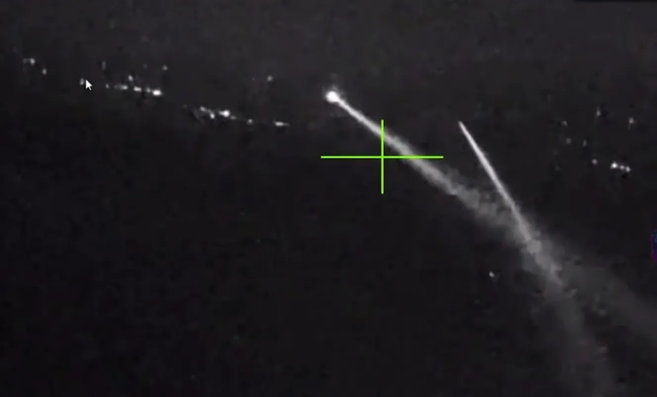 Ukraińskie helikoptery nad celem rosyjskich dronów, obserwowane z rosyjskiego drona.