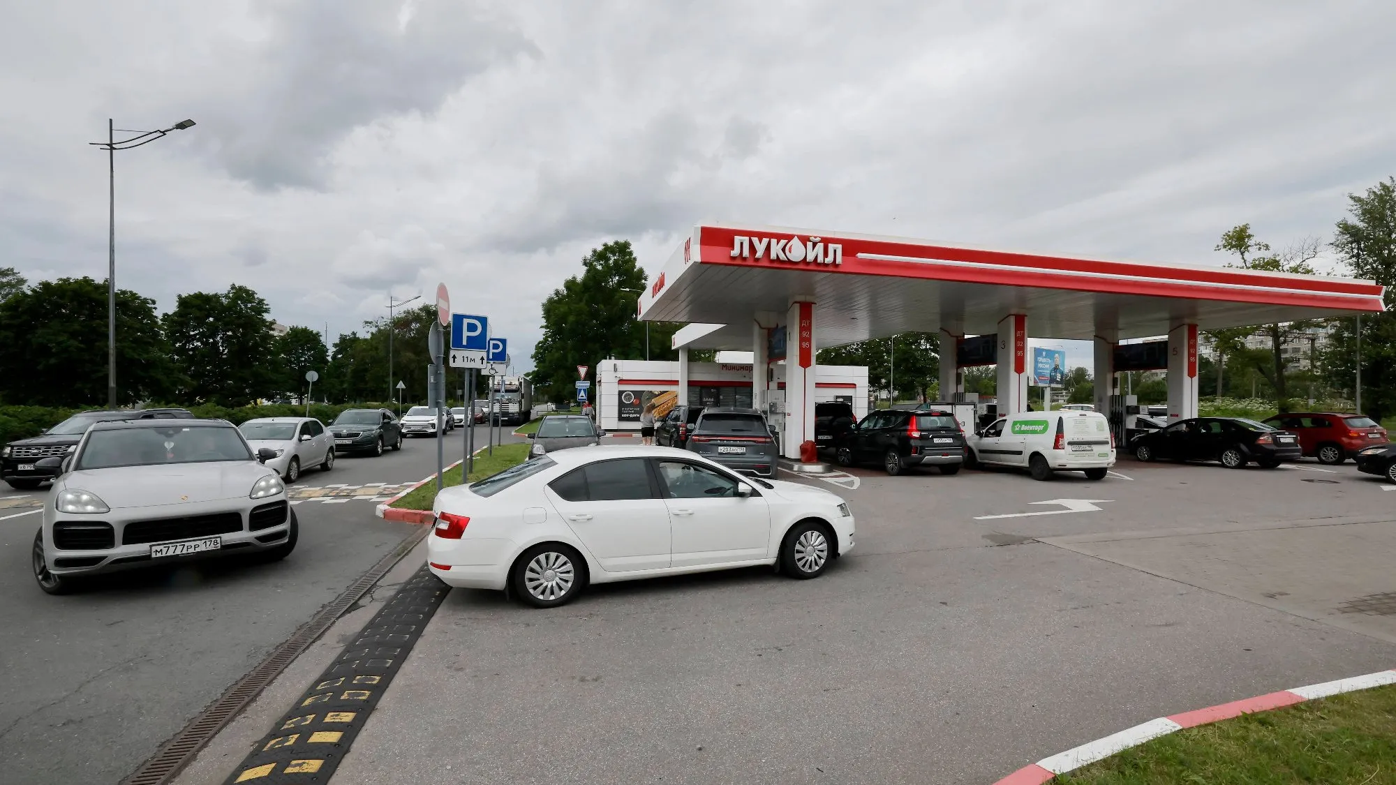 Mobilization in Russia. They call on teachers and officials to keep order at gas stations