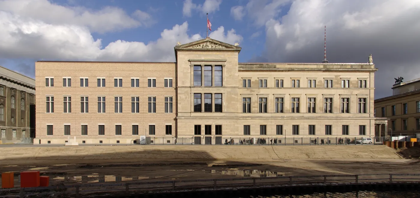 1336114-berlin-neues-museum-autor-janericloebe-wikipedia-autor-hans-a-rosbach-licencja-gnu.jpg