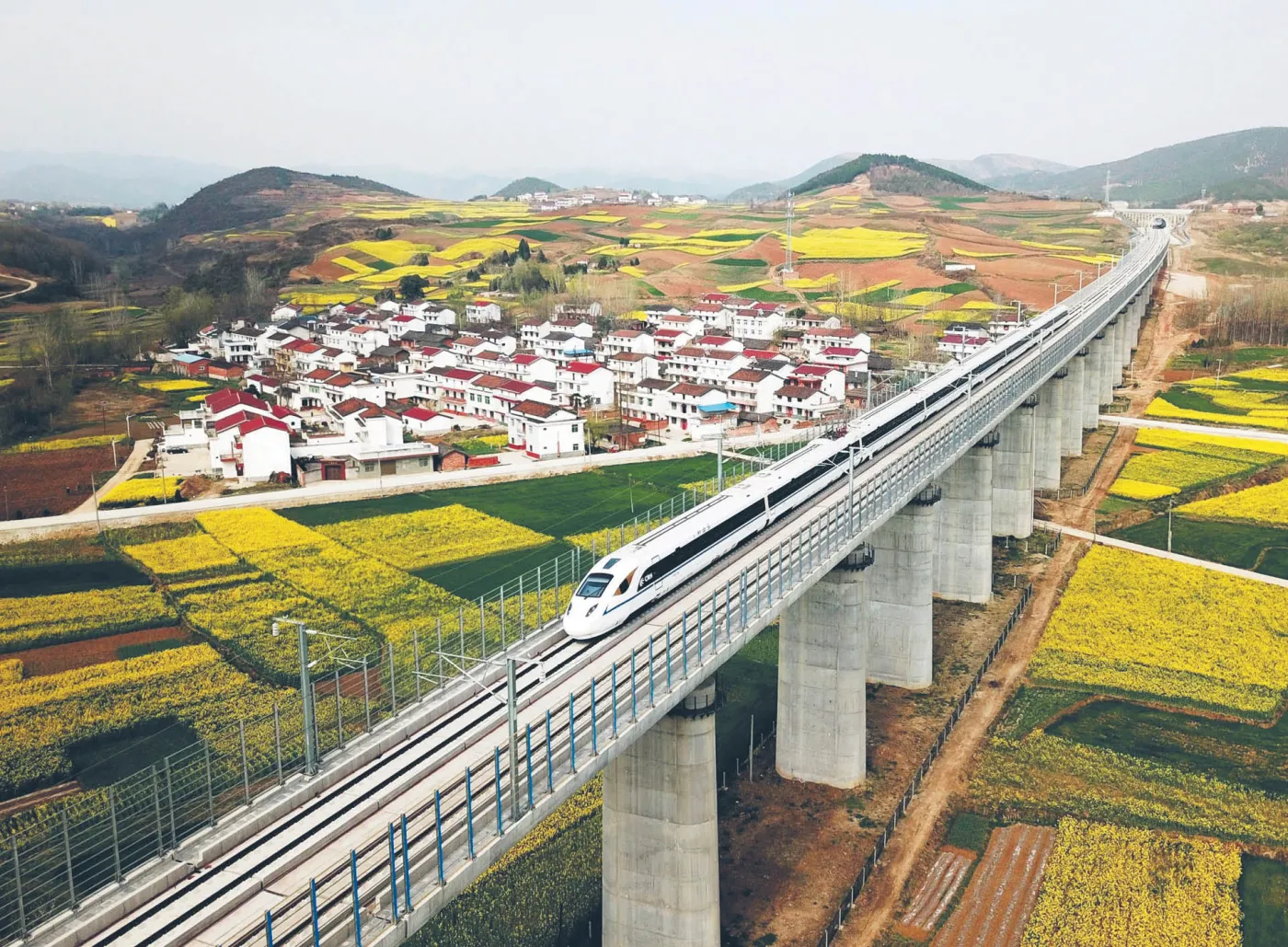 Chińczycy wjeżdżają na tory