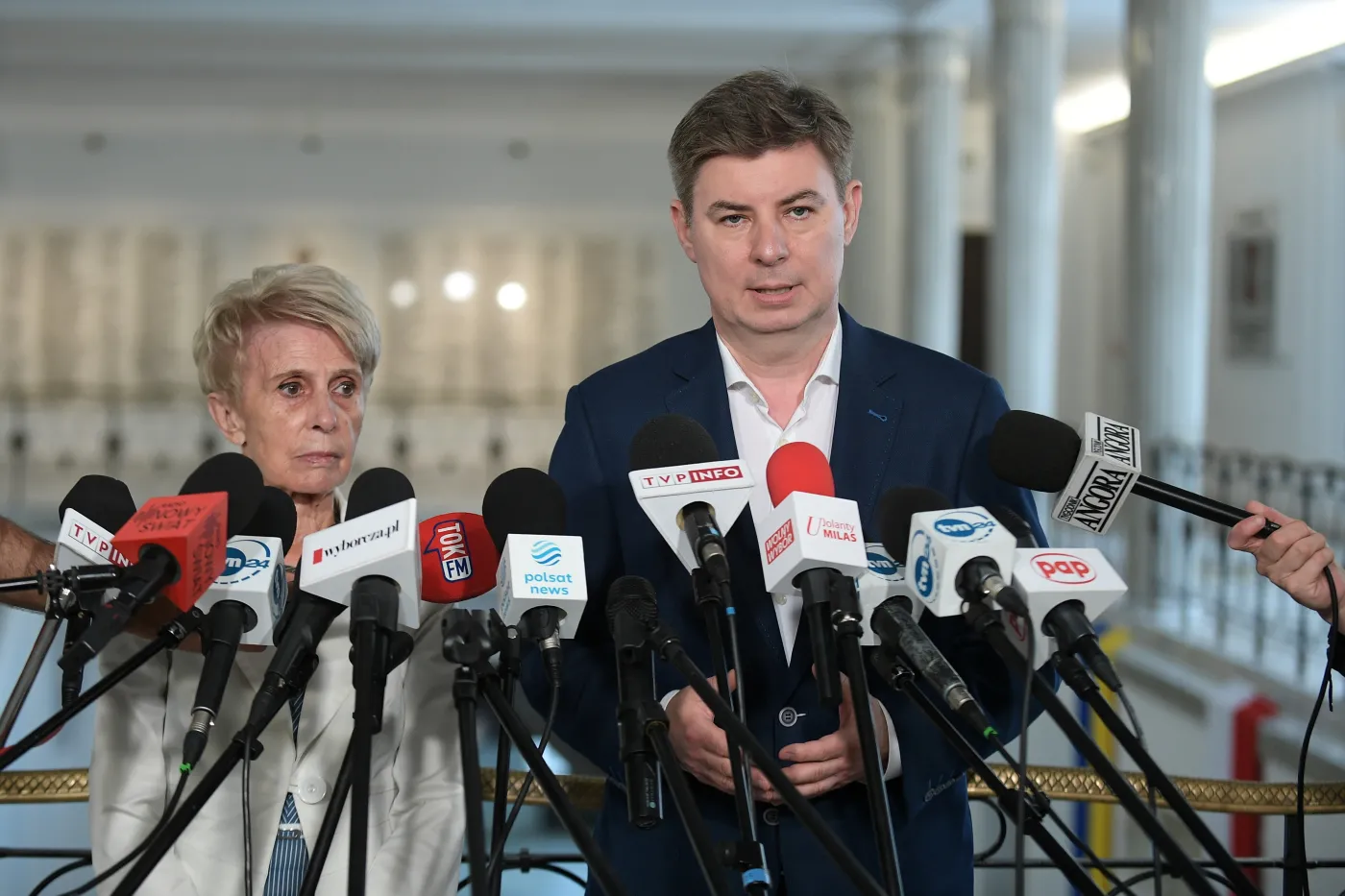 KO: PiS wyłącza niezależne telewizje