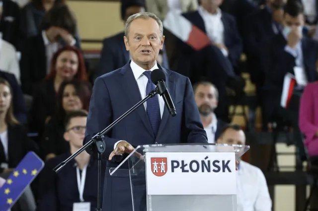 Konwencja PO. Tusk do Kaczyńskiego: wprowadźmy do konstytucji zapis o wyjściu z UE