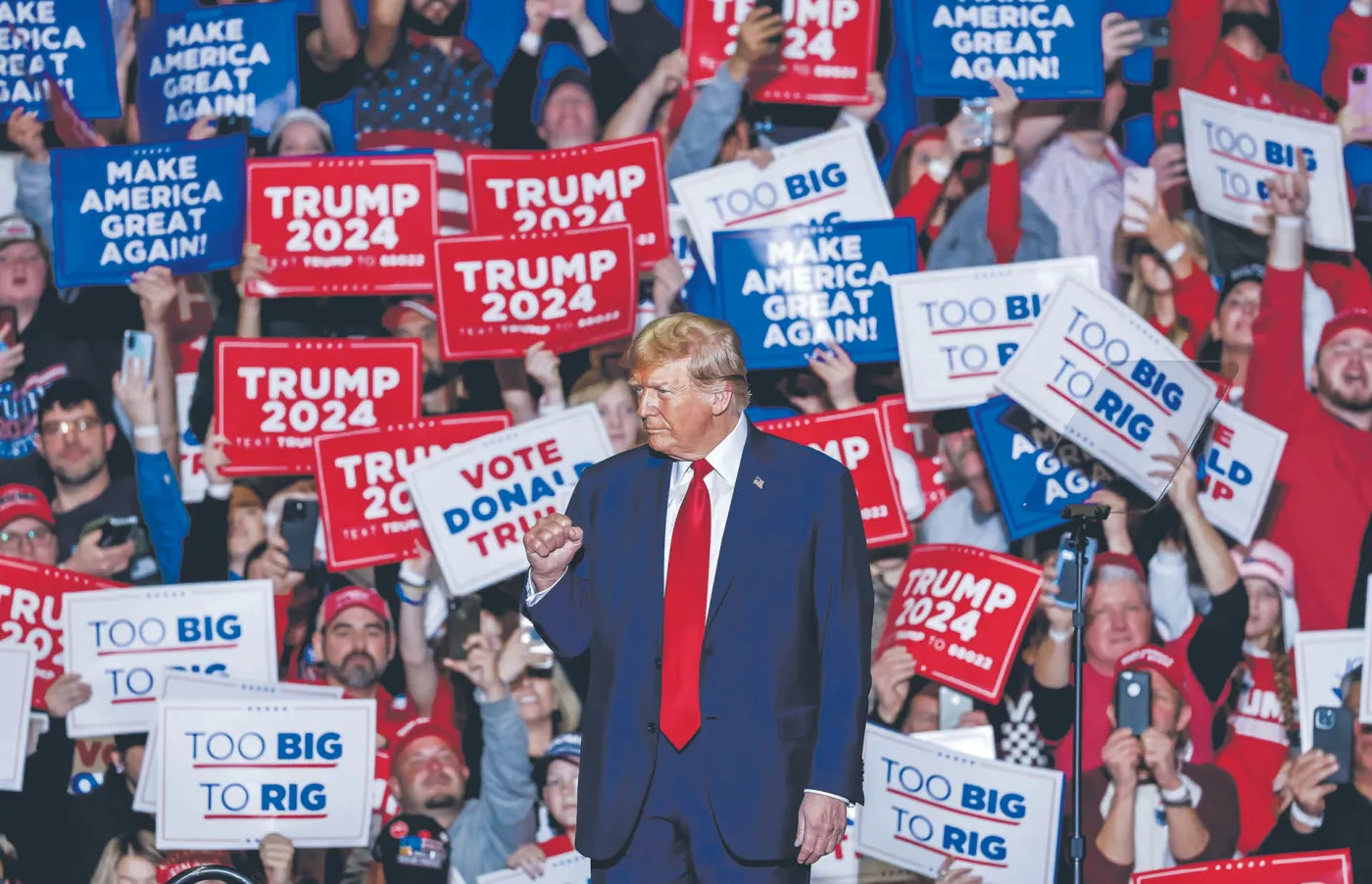 Donalda Trumpa nie udało się wyeliminować z polityki. Były prezydent ma największe poparcie po prawej stronie