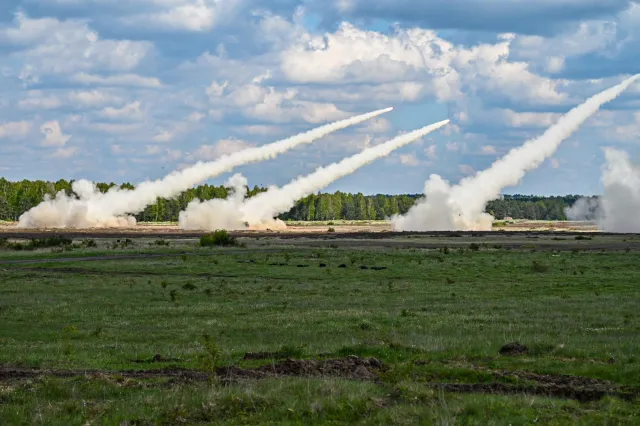 Fabryka rakiet dla HIMARS w Polsce jednak powstanie? MON odpowiada