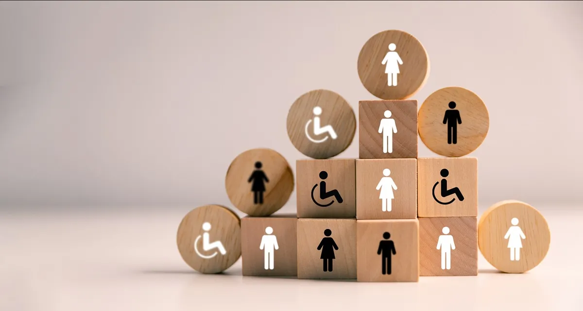 Setki tysięcy osób z niepełnosprawnościami mimo kompetencji i gotowości do działania, wciąż stoją pod drzwiami firm. Dlaczego pracodawcy nie dostrzegają ich potencjału?