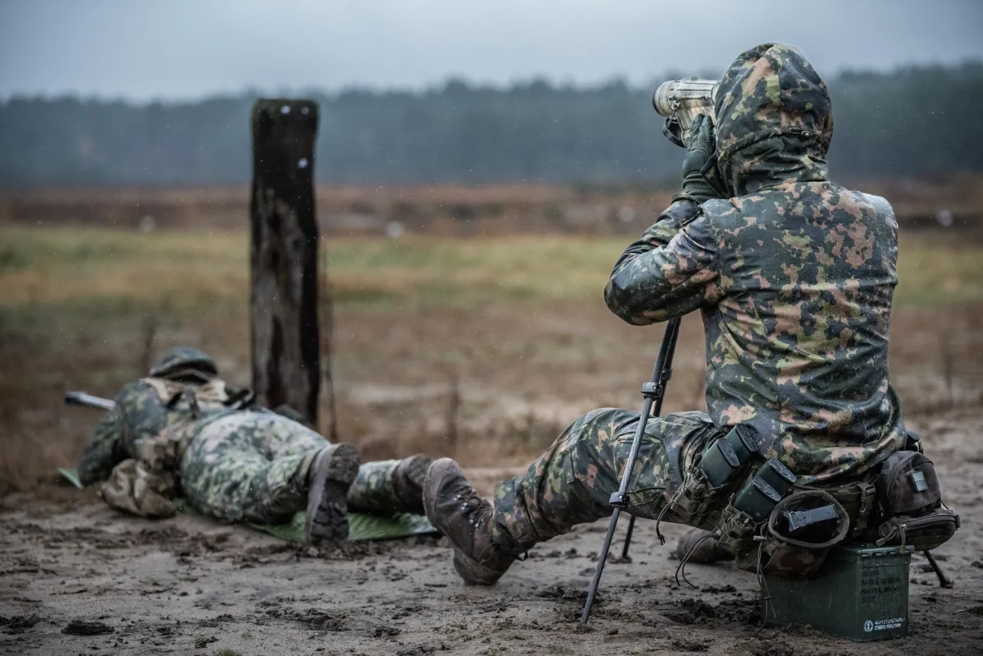W ramach programu Tytan opracowany został cały zestaw odzieży, kamizelka, hełm oraz nowy kamuflaż.