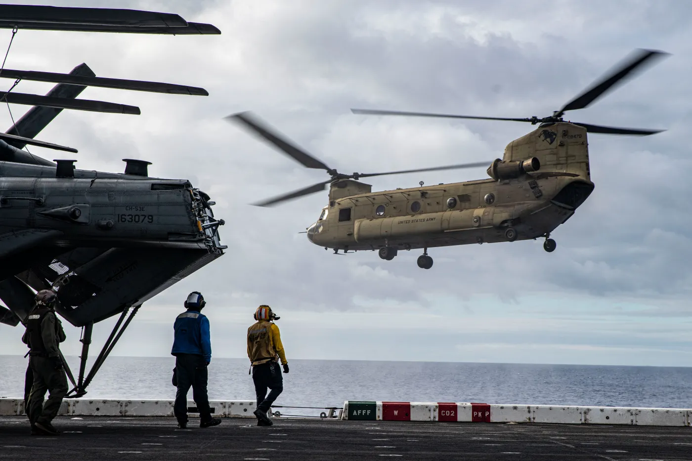 CH-47F to najnowszy wariant legendarnego Chinook'a. Śmigłowiec jest w stanie wziąć na pokład 55 żołnierzy lub 10886 kg ładunku.