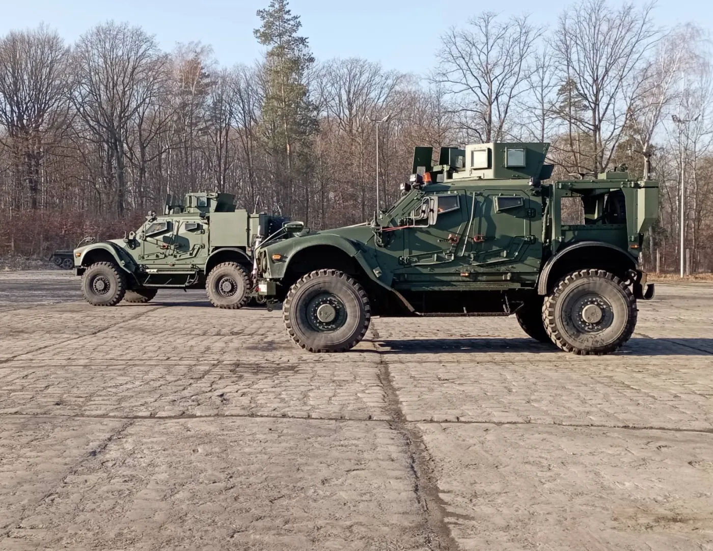 Dwa opancerzone pojazdy M1240A1 M-ATV. Do Wojska Polskiego trafiło już ponad 120 wozów tego typu.