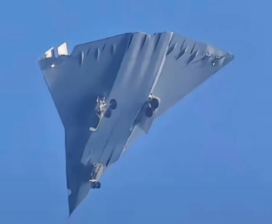 Nowy chiński samolot został zbudowany w układzie latającego skrzydła w układzie podwójnej delty.