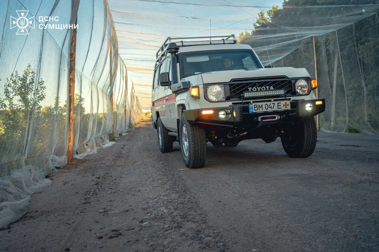 Na tym terenie z uwagi na drony transport odbywa się na specjalnie chronionych siatkami drogach.