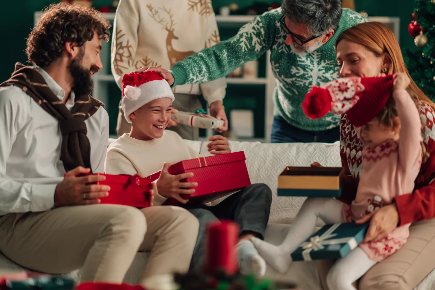 Tyle kosztują świąteczne prezenty Polaków. Blisko 37% z nas tyle przeznacza na upominki