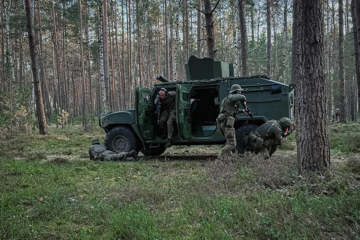 LPR KLTV Legwan trafił do 1. Warszawskiej Brygady Pancernej. Pojazdy służą w plutonie rozpoznawczym.