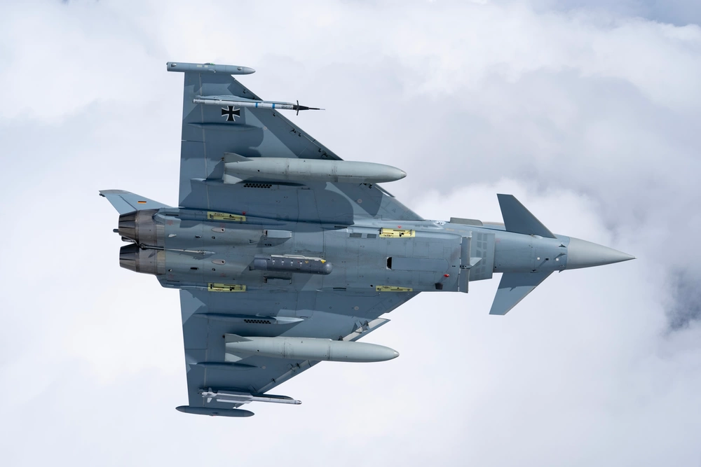 Eurofighter niemieckich sił powietrznych patroluje Alaskę podczas ćwiczeń Arctic Defender 24. Źródło: USAF