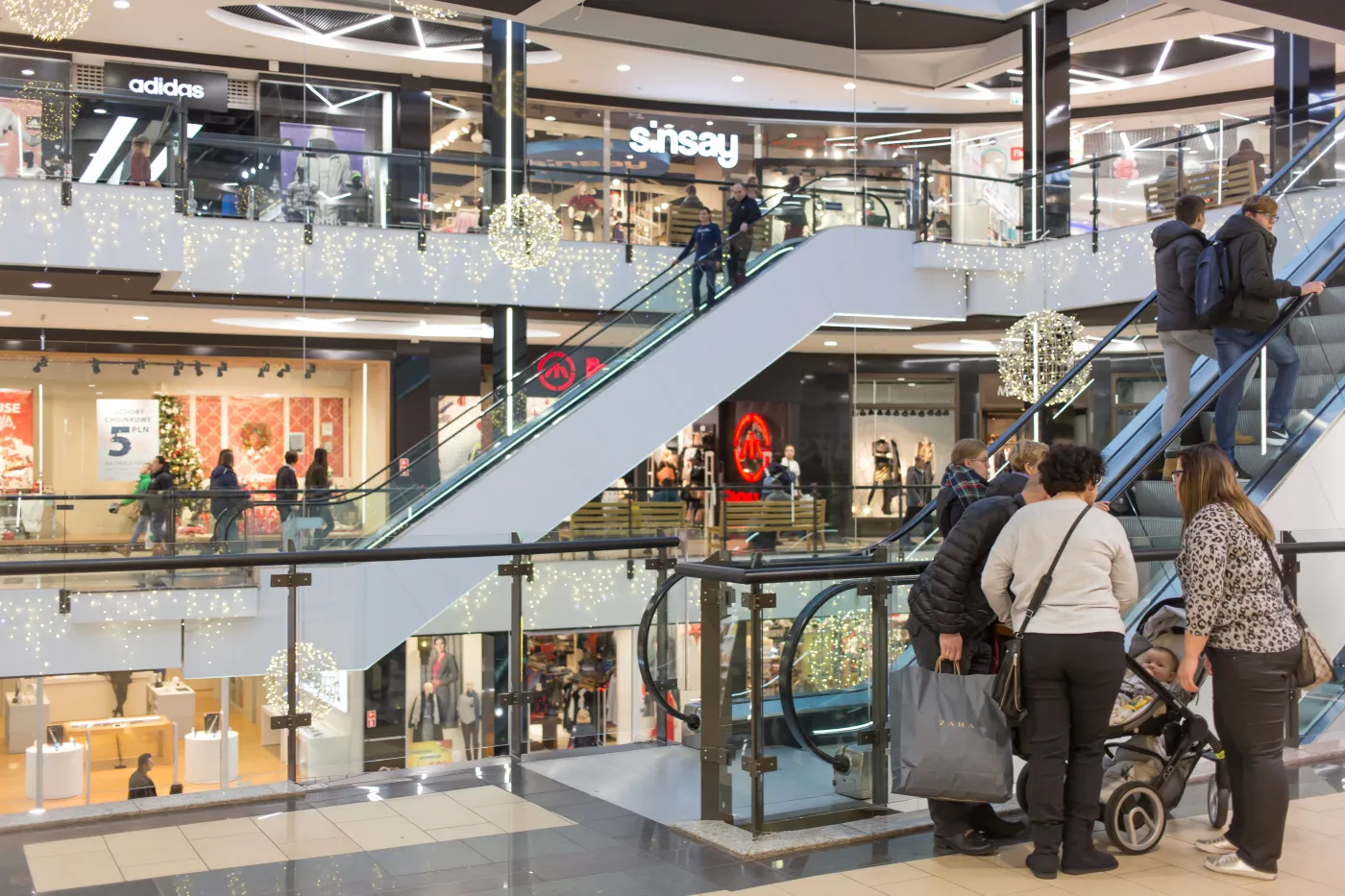 Niedziela handlowa 14.12.2025. Wszystkie sklepy otwarte 14 grudnia. Czy dzisiaj jest niedziela handlowa?