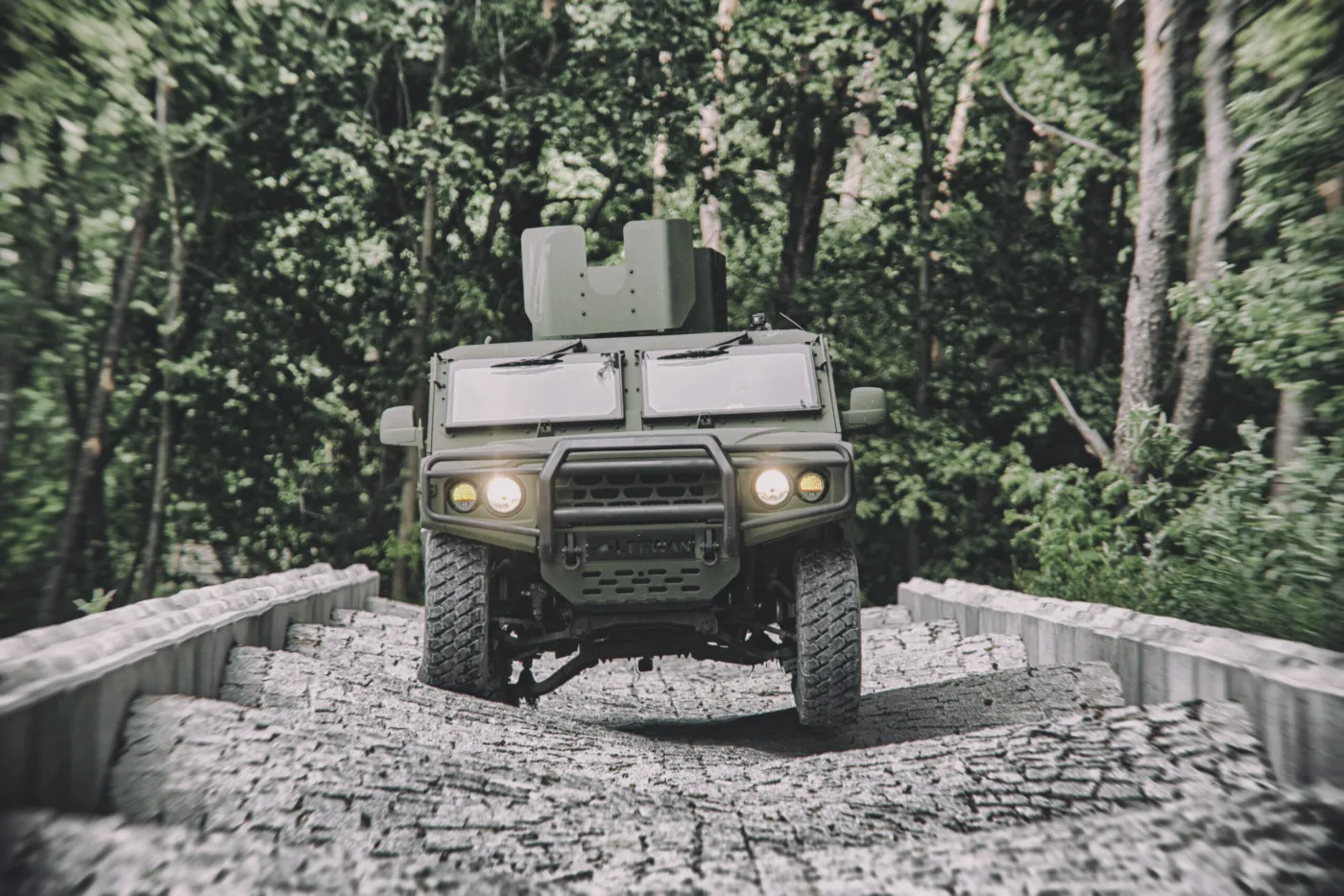 Koreański KTLV w trakcie testów w Wojskowym Instytucie Techniki Pancernej i Samochodowej w Sulejówku