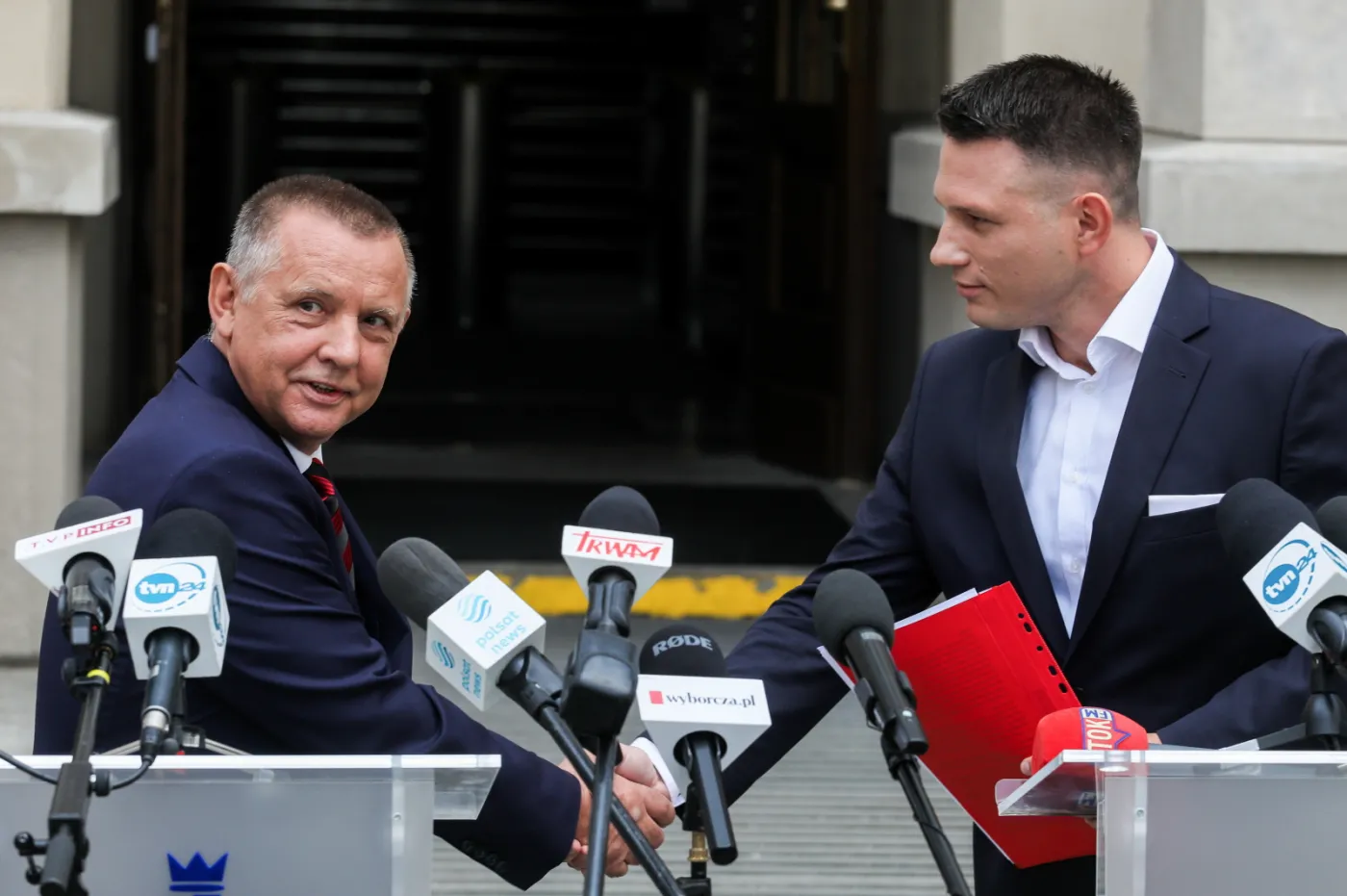 Prezes NIK Marian Banaś włączył się w kampanię Konfederacji. Dymisji chce zarówno PiS, jak i opozycja