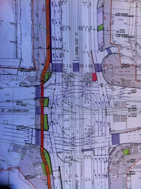2646010-2-skrzyzowania-przy-dw-centralnym-rondo-40-latka-z-przejsciami-na-powierzchni-i-sciezka-rowerowa-kopia.jpg