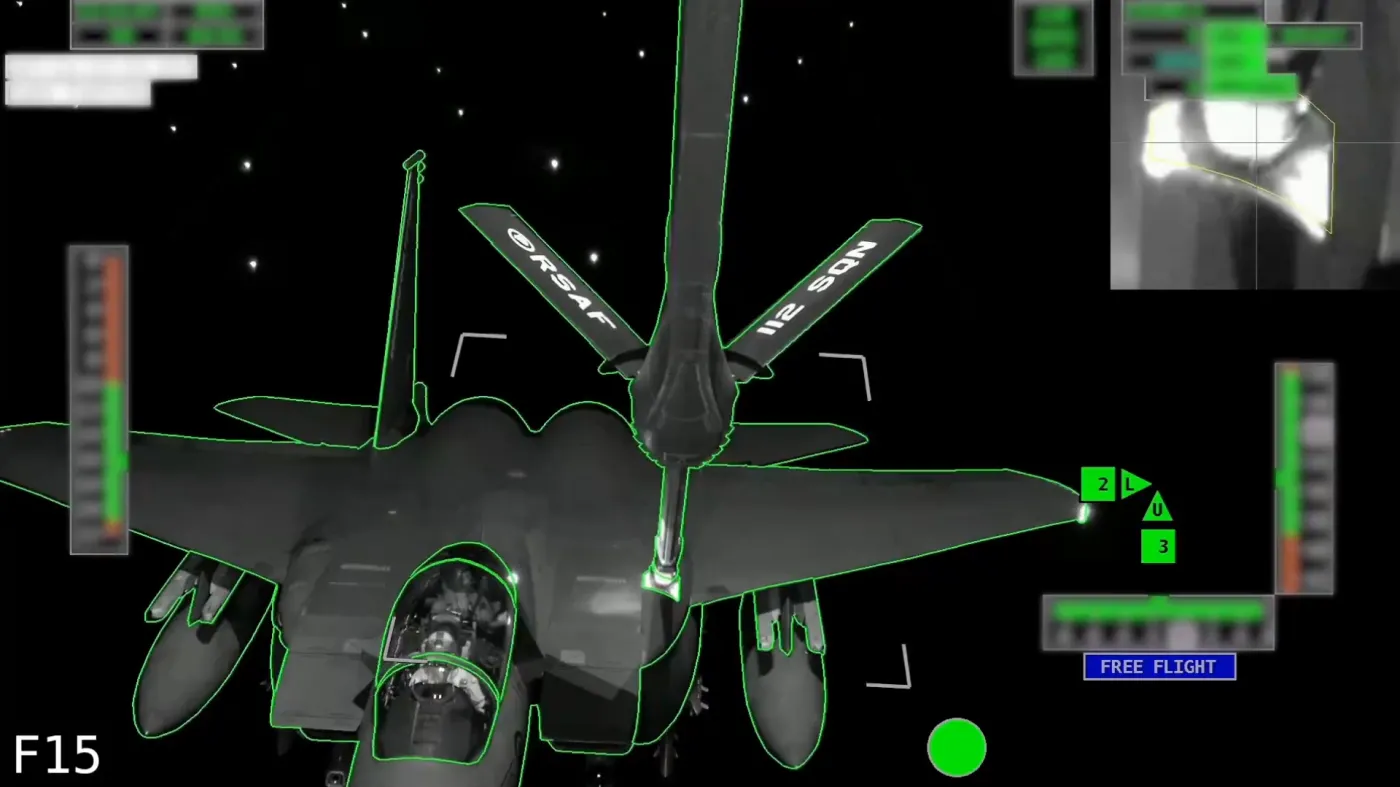 Nocne tankowanie samolotu F-15SG przy użyciu latającego tankowca A330 MRTT Singapurskich Sił Powietrznych.