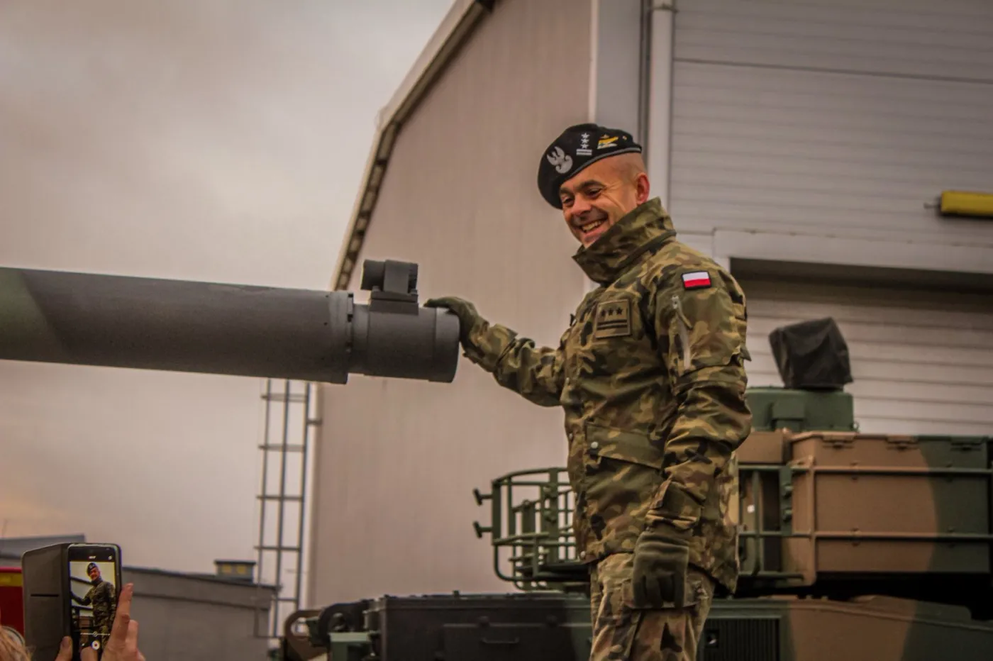 dowódca 9. Brygady Kwalerii Pancernej płk Roman Brudło nie ukrywał zadowolenia z otrzymania nowych pojazdów.