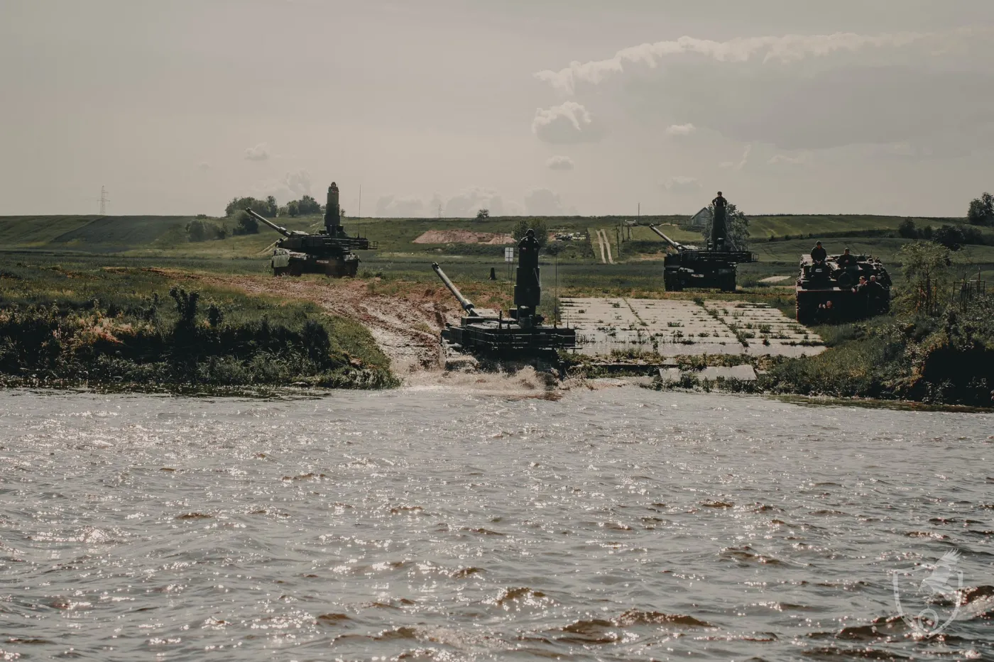 W ćwiczeniach wzięły udział przynajmniej trzy czołgi K2 oraz wóz zabezpieczenia technicznego Bergepanzer 2.