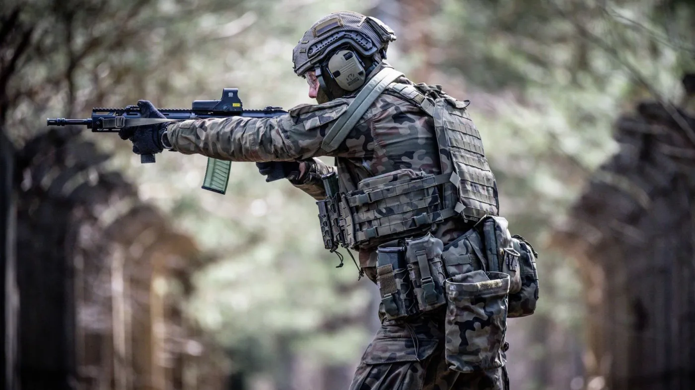 Noszak płyt balistycznych Gryf trafił już do Wojsk Obrony Terytorialnej, gdzie wypiera starsze kamizelki KWM-02.