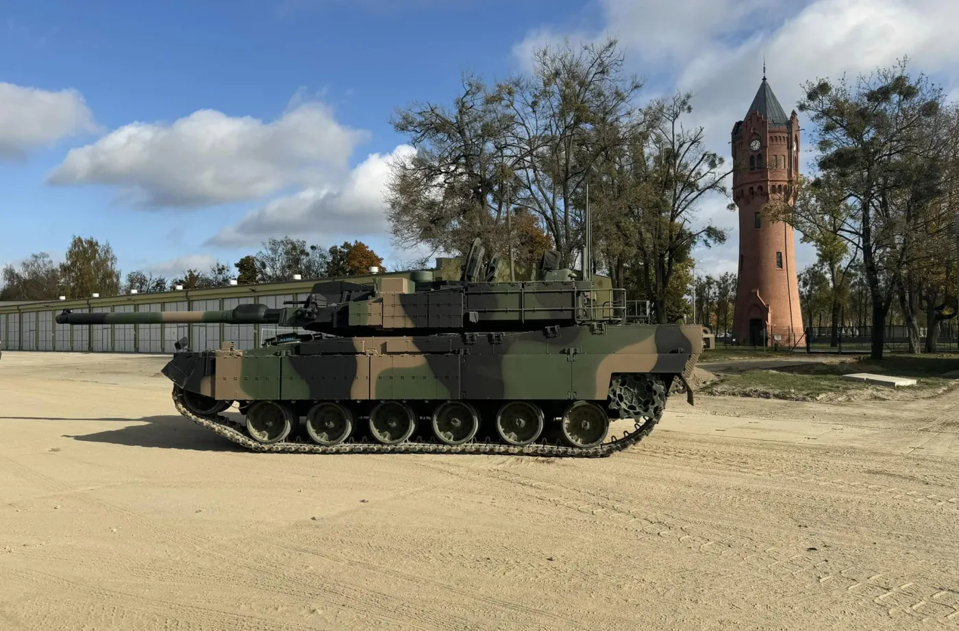 K2 Black Panther uchodzą za jedne z najlepszych czołgów świata. Maszyny charakteryzuje doskonała dzielność terenowa.