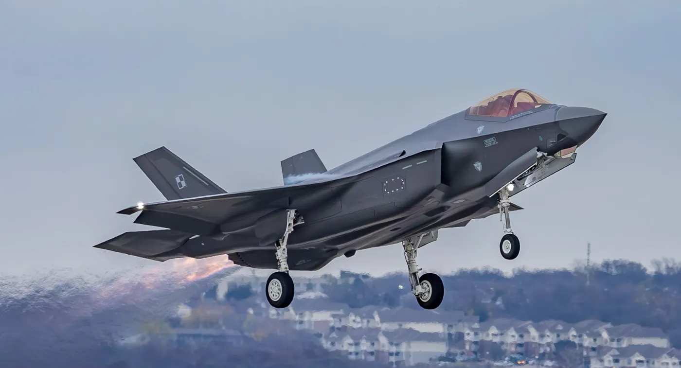 Pierwsze dwa polskie samoloty F-35 wylądowały w Ebbing Air National Guard Base w Fort Smith w stanie Arkansas.
