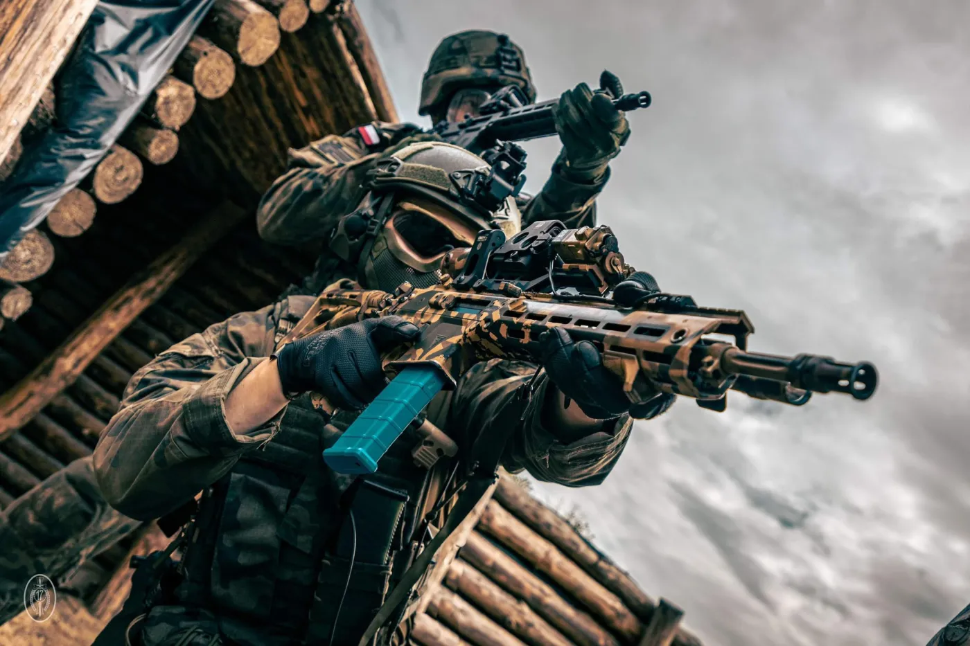 Wykorzystanie szkolnej amunicji barwiącej UTM zwiększa realizm szkolenia. Widoczny na zdjęciu charakterystyczny niebieski magazynek oraz zamek karabinka MSBS Grot świadczy właśnie o użyciu przez żołnierzy amunicji UTM.