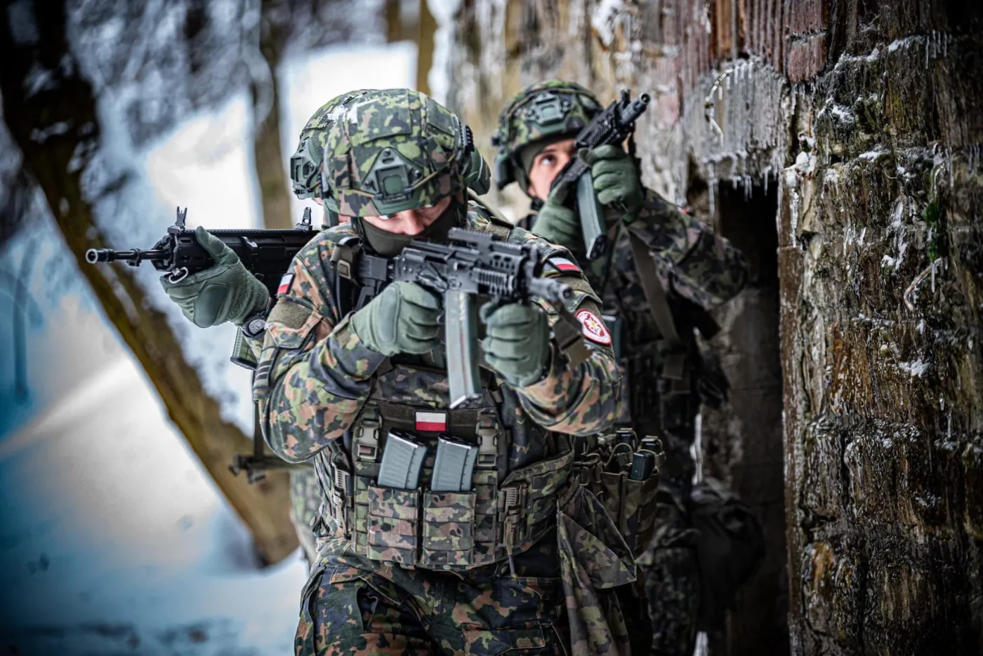 Żołnierze 18 Dywizji Zmechanizowanej w trakcie ćwiczeń. Widoczne na zdjęciu umundurowanie, kamizelka oraz hełm zostały opracowane w ramach projektu Tytan.