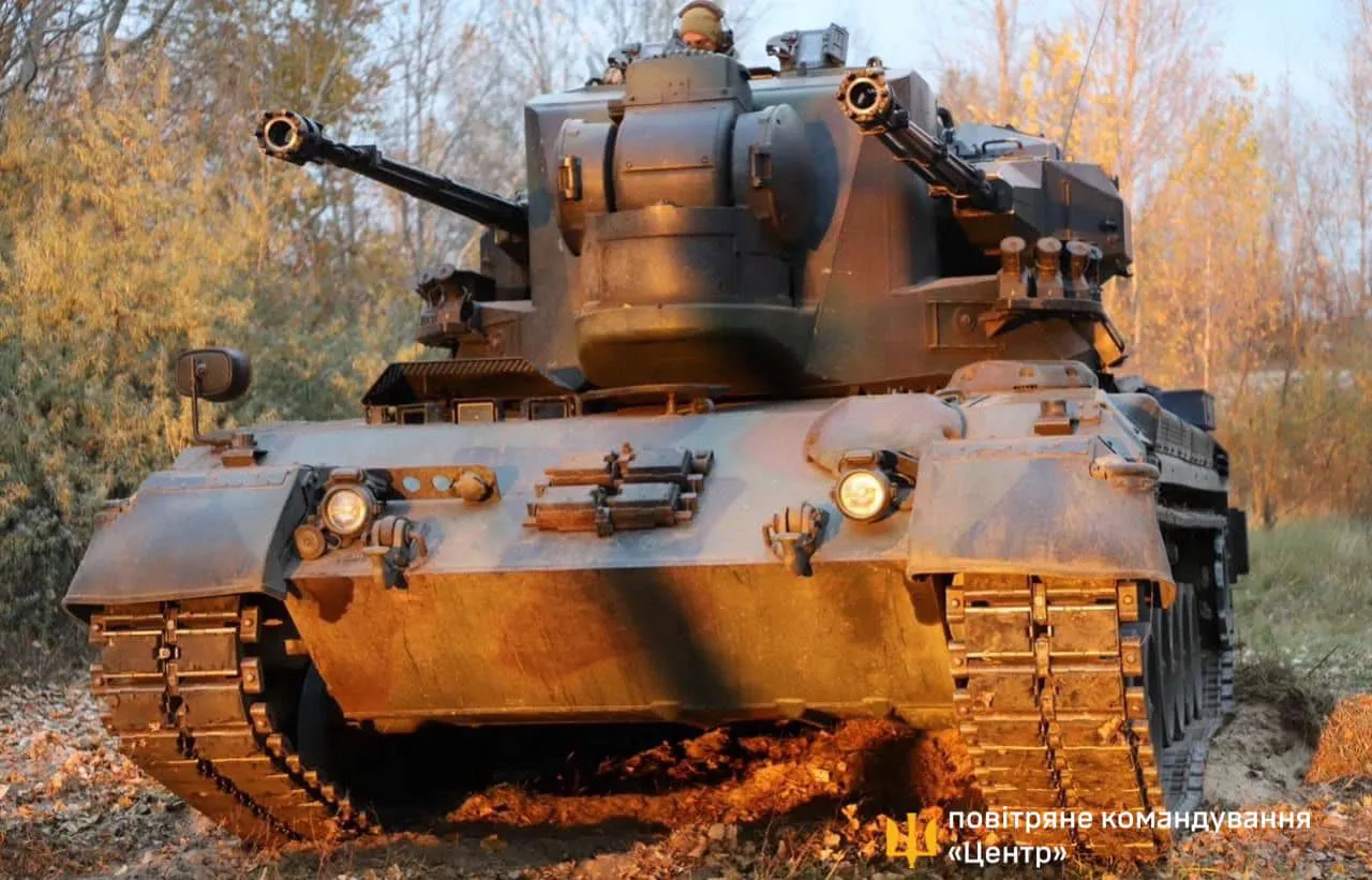 Niemieckie samobieżne działo przeciwlotnicze Gepard. Choć rozwiązanie ma już ponad pół wieku, to nadal dzięki niskim kosztom zestrzelenia, jest bardzo powszechne na Ukrainie.
