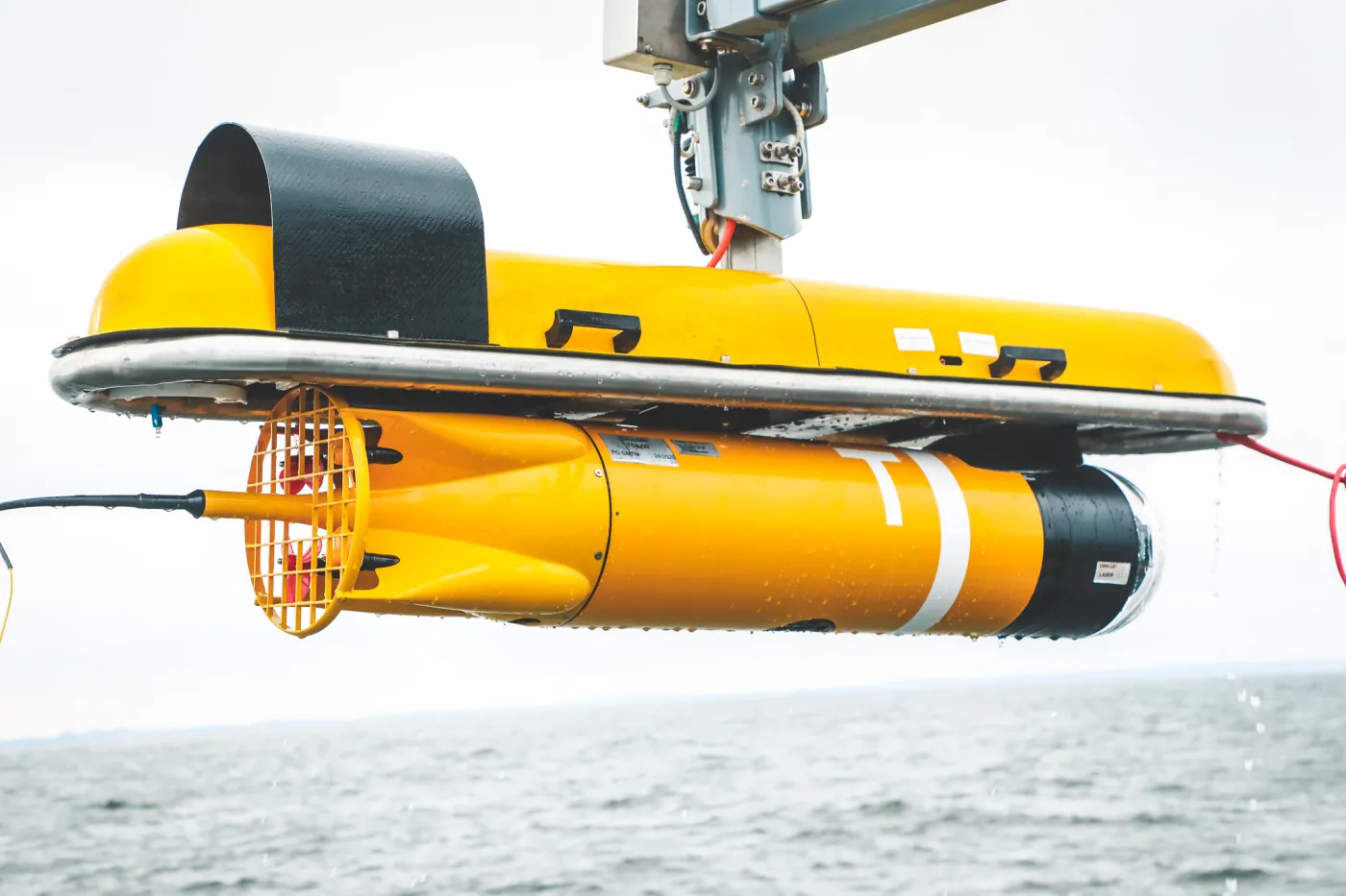 System głębinowy obrony przeciwminowej OPM kryptonim „Głuptak” to polski dron przeznaczony dla Marynarki Wojennej. Bezzałogowiec będzie m.in. chronił naszą infrastrukturę krytyczną.
