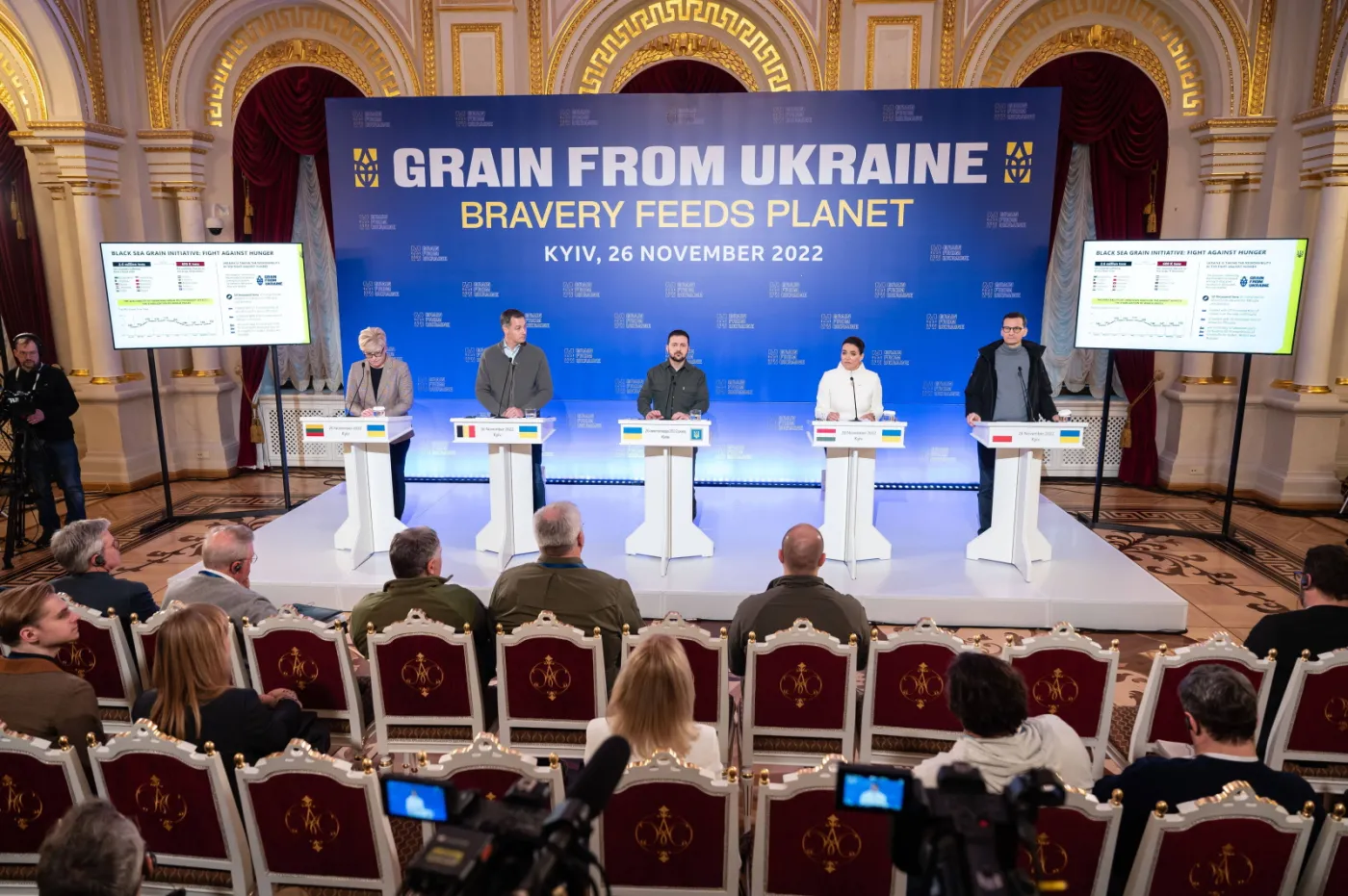 Morawiecki: Rozbudowujemy infrastrukturę graniczną, by wesprzeć eksport zboża z Ukrainy