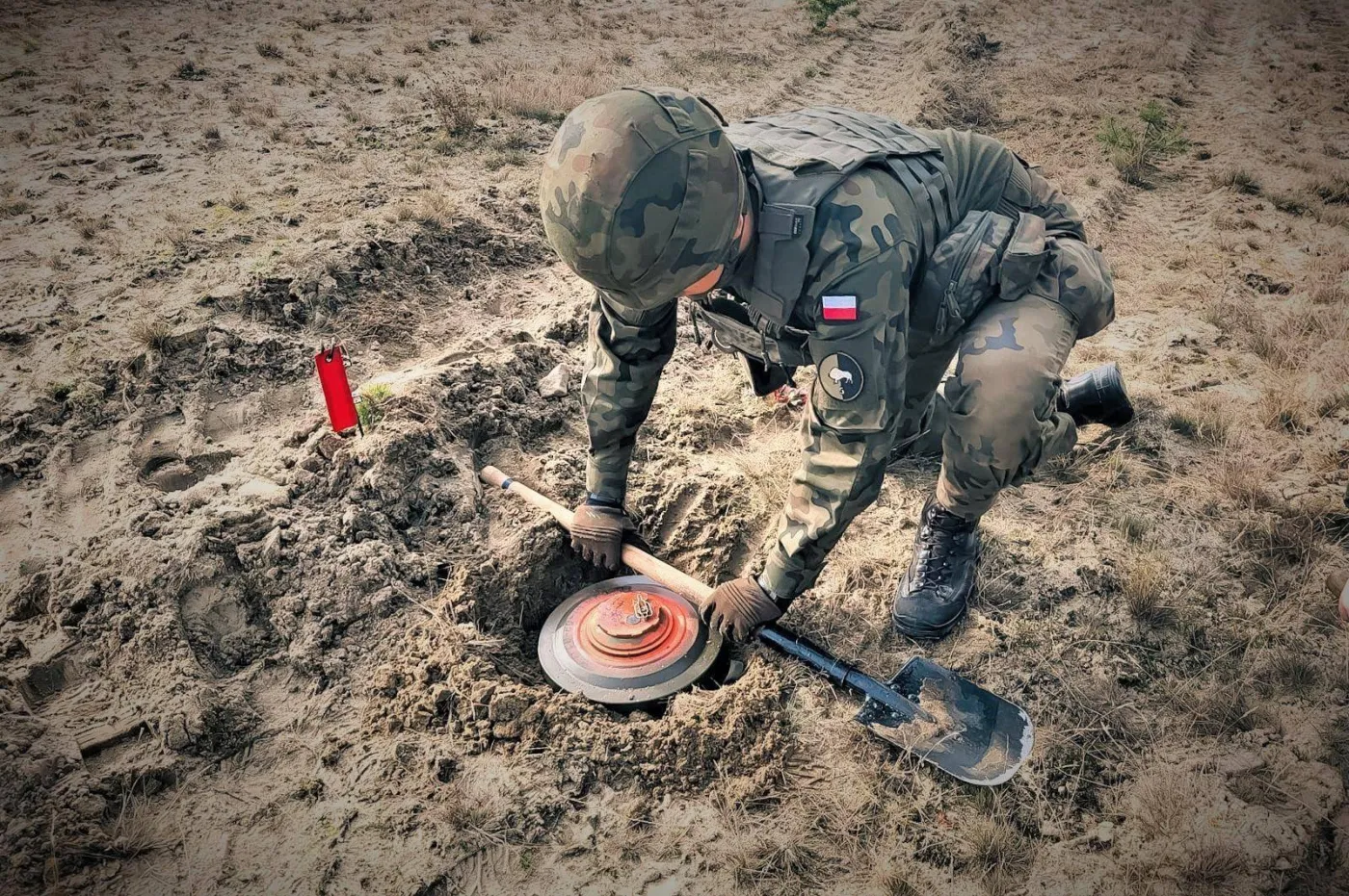 Radzieckie przeciwpancerne miny TM-62M nadal znajdują się na wyposażeniu Wojska Polskiego. Masa całej miny wynosi ok. 9,5 kg, z czego 7-7,5 kg przypada na ładunek wybuchowy (trotyl lub MS).