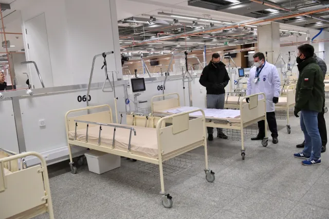 Szpitale tymczasowe w Polsce. Będzie ok. 5,5 tys. dodatkowych łóżek dla pacjentów z COVID-19