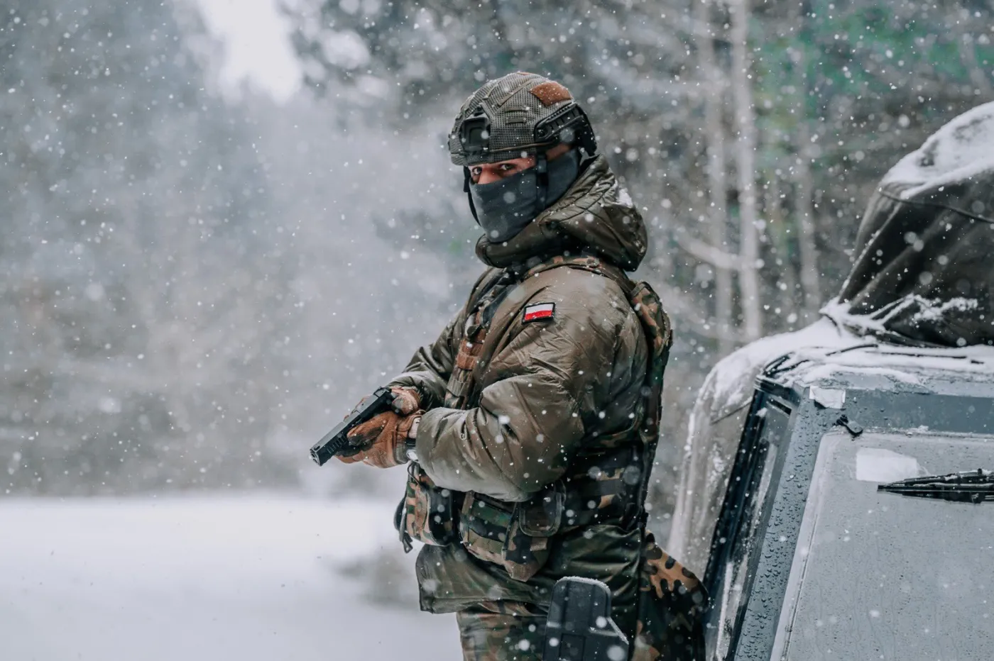 Puchowe kurtki zimowe były dotychczas kupowane przez żołnierzy prywatnie. Dziś możemy mówić o pierwszym systemowym rozwiązaniu tego problemu. Nowy sprzęt wejdzie na wyposażenie indywidualne żołnierzy.