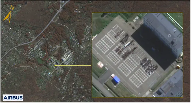 Zdjęcie stalitarne z 16 października, które przedstawiać ma ok. 400 północnokoreańskich żołnierzy zgromadzonych na placu apelowym w rosyjskiej jednostce wojskowej w Ussuryjsku we wschodniej części Federacji Rosyjskiej.