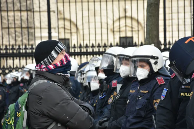 W Wiedniu 10 tys. osób protestowało przeciwko koronarestrykcjom