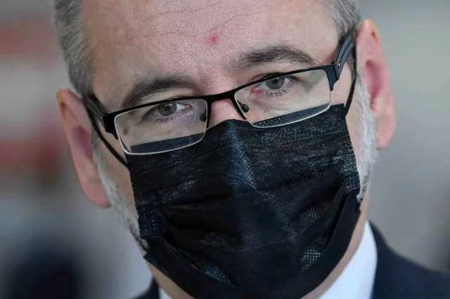 Niedzielski: Od dziś wprowadzamy certyfikaty covidowe